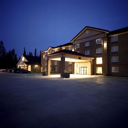 Woodlands Inn & Suites Форт Нелсън Екстериор снимка
