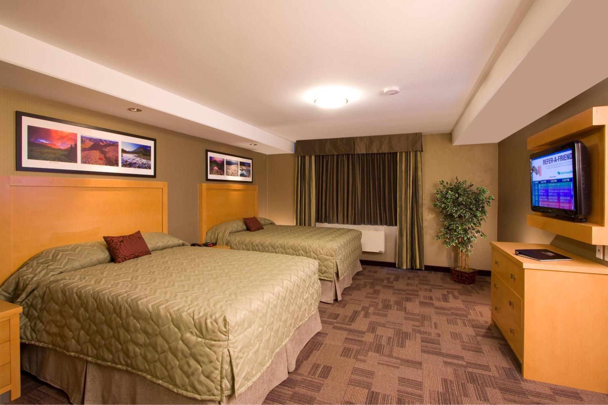 Woodlands Inn & Suites Форт Нелсън Екстериор снимка