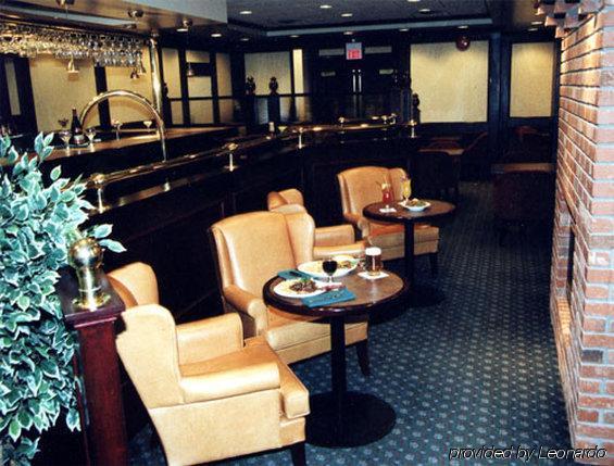 Woodlands Inn & Suites Форт Нелсън Ресторант снимка
